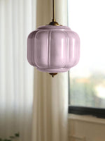 Bild in der Galerieansicht laden, Amerikanisches Vintage Cream Glass Shade Shaped Eloise Kronleuchter
