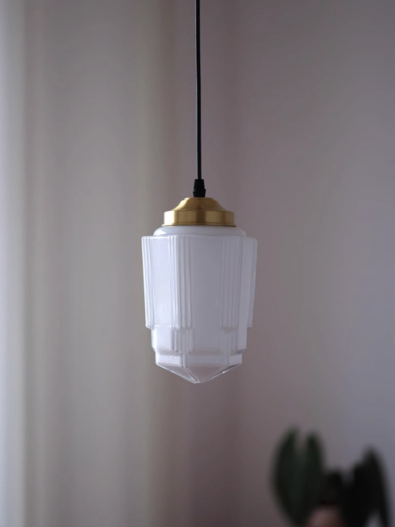 Opalglas Pendelleuchte – Vintage Milchglas Pendelleuchte mit Messingakzent