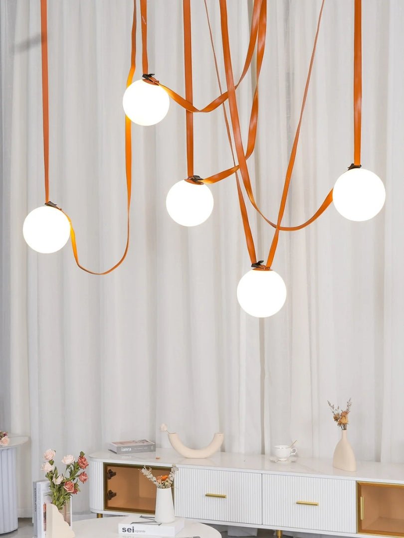 Suspension modulaire au design sculptural en forme de ceinture