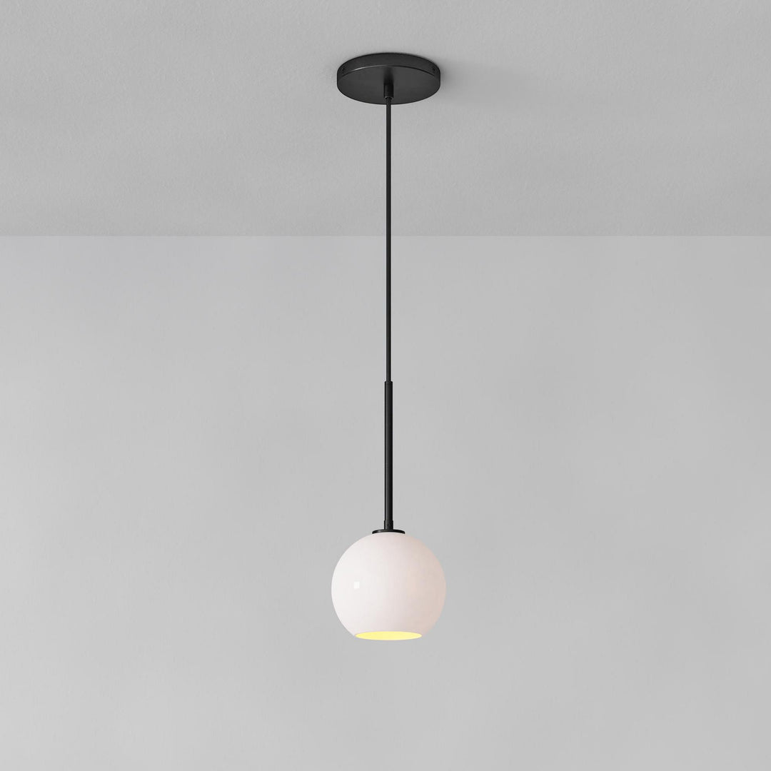 Lámpara colgante Selvion con forma de globo escultural: moderna lámpara colgante de cristal con un diseño elegante.