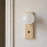 Charger l'image dans la visionneuse de galerie, Front view of compact globe wall light on wall