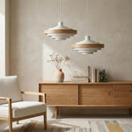 Charger l'image dans la visionneuse de galerie, Suspension contemporaine à étages Layervelle – Lampe suspendue sculpturale en bois et métal pour salon