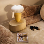 Bild in der Galerieansicht laden, Baiser Tischlampe

