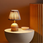 Charger l'image dans la visionneuse de galerie, Lampe de table sculpturale moderne – Lumière décorative minimaliste pour chambre et salon