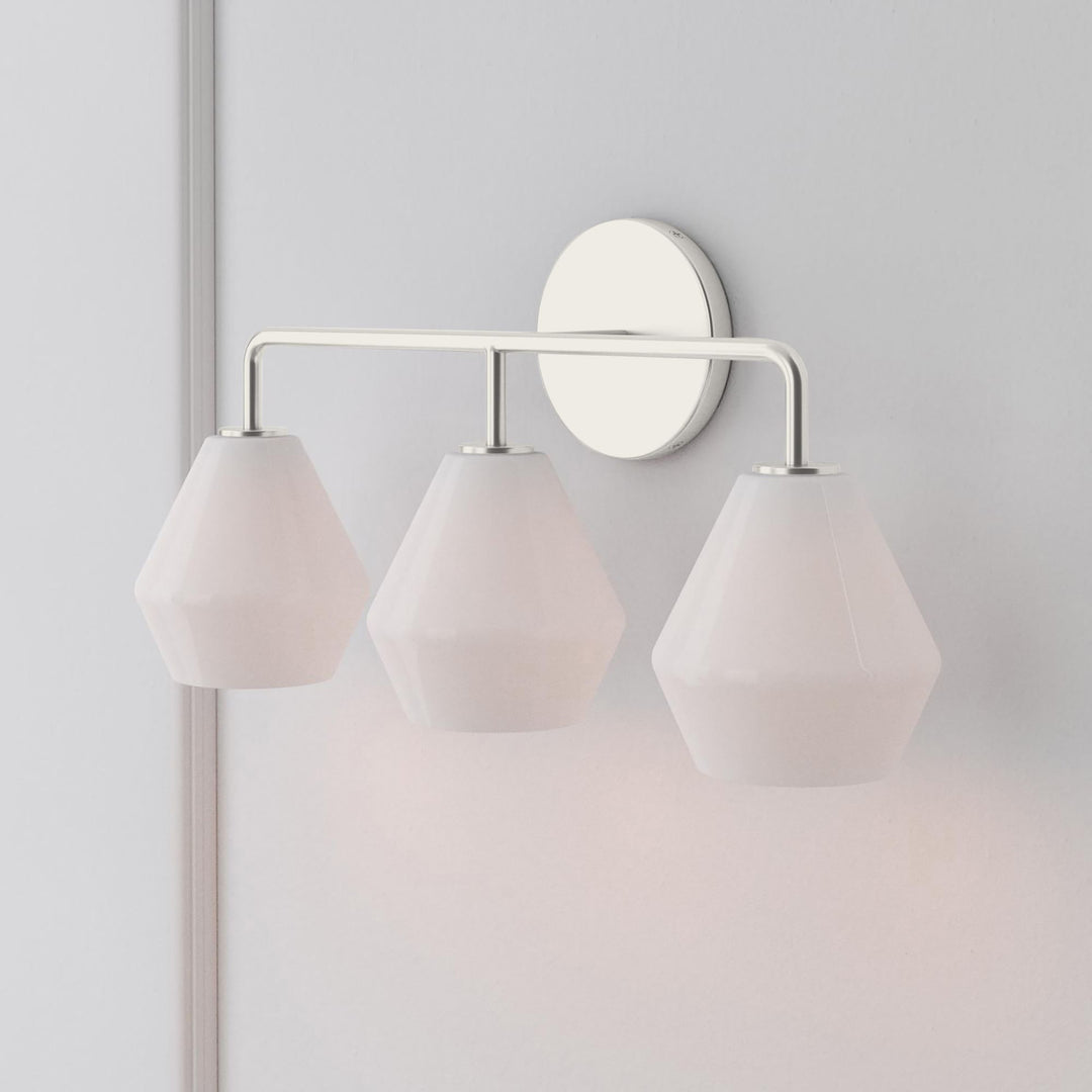 Aplique de tocador de vidrio Merin: iluminación con pantallas de vidrio dobles y triples