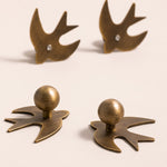 Cargar imagen en el visor de la Galería, Swallow cabinet knob profile and edge detail