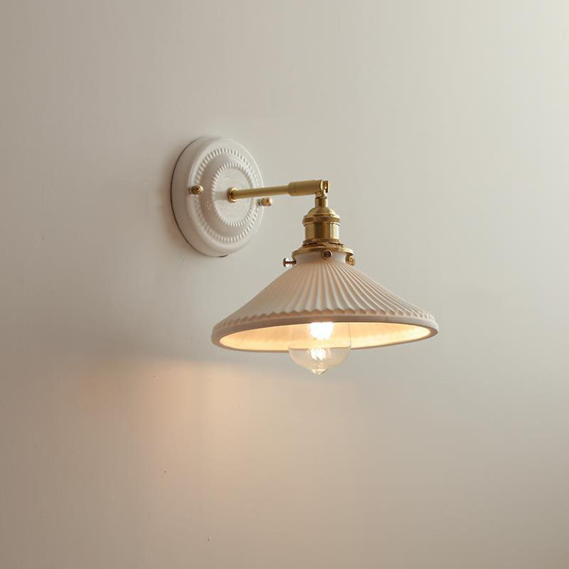 Lámpara de pared vintage de cerámica japonesa de latón con una luz
