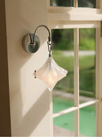 Cargar imagen en el visor de la Galería, Aplique de pared Art Déco Star - Lámpara de vidrio esmerilado para pasillo - Astris Selene 
