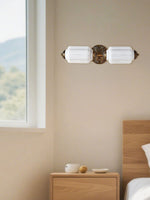 Cargar imagen en el visor de la Galería, Aplique de pared horizontal Eloise de cristal vintage americano con forma de farol
