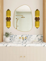 Cargar imagen en el visor de la Galería, Aplique de pared horizontal Eloise de cristal vintage americano con forma de farol
