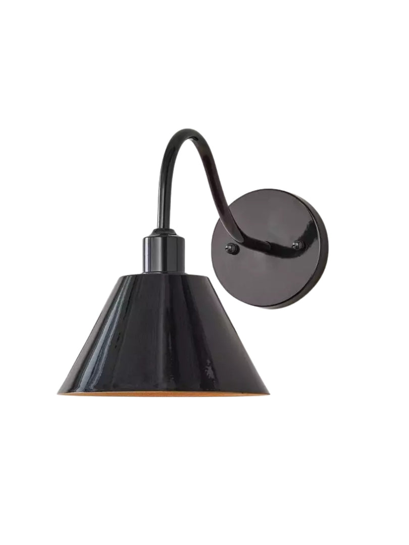 Aplique industrial moderno cónico con silueta de metal limpio