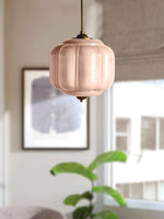 Bild in der Galerieansicht laden, Amerikanisches Vintage Cream Glass Shade Shaped Eloise Kronleuchter
