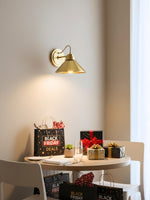 Cargar imagen en el visor de la Galería, Aplique de pared Aurenza con brazo curvo y forma de globo: lámpara de pared industrial moderna para baño, dormitorio y pasillo.
