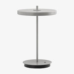 Charger l'image dans la visionneuse de galerie, Lampe de table en métal minimaliste moderne sculpturale Astris pour salon et bureau