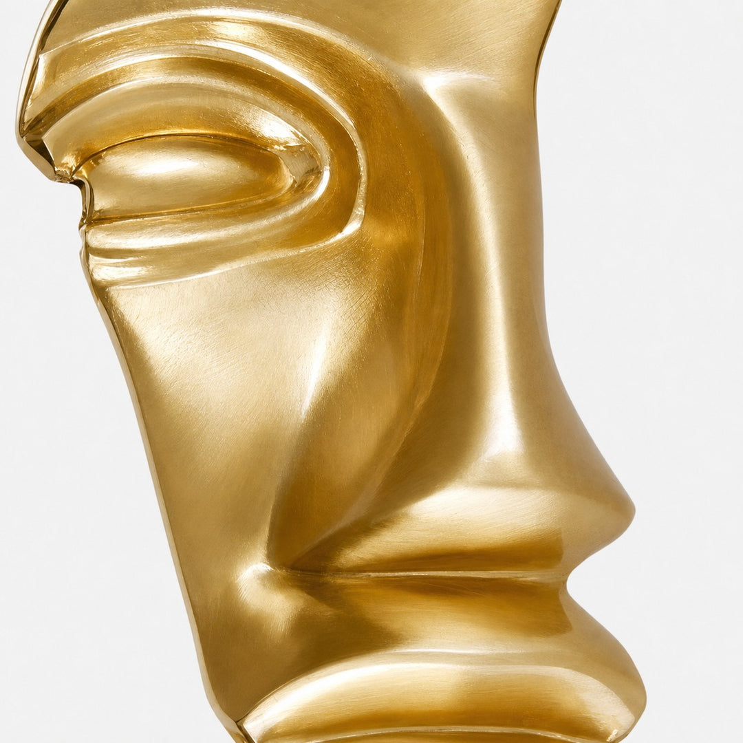 Close view of the eye relief and brushed brass surface