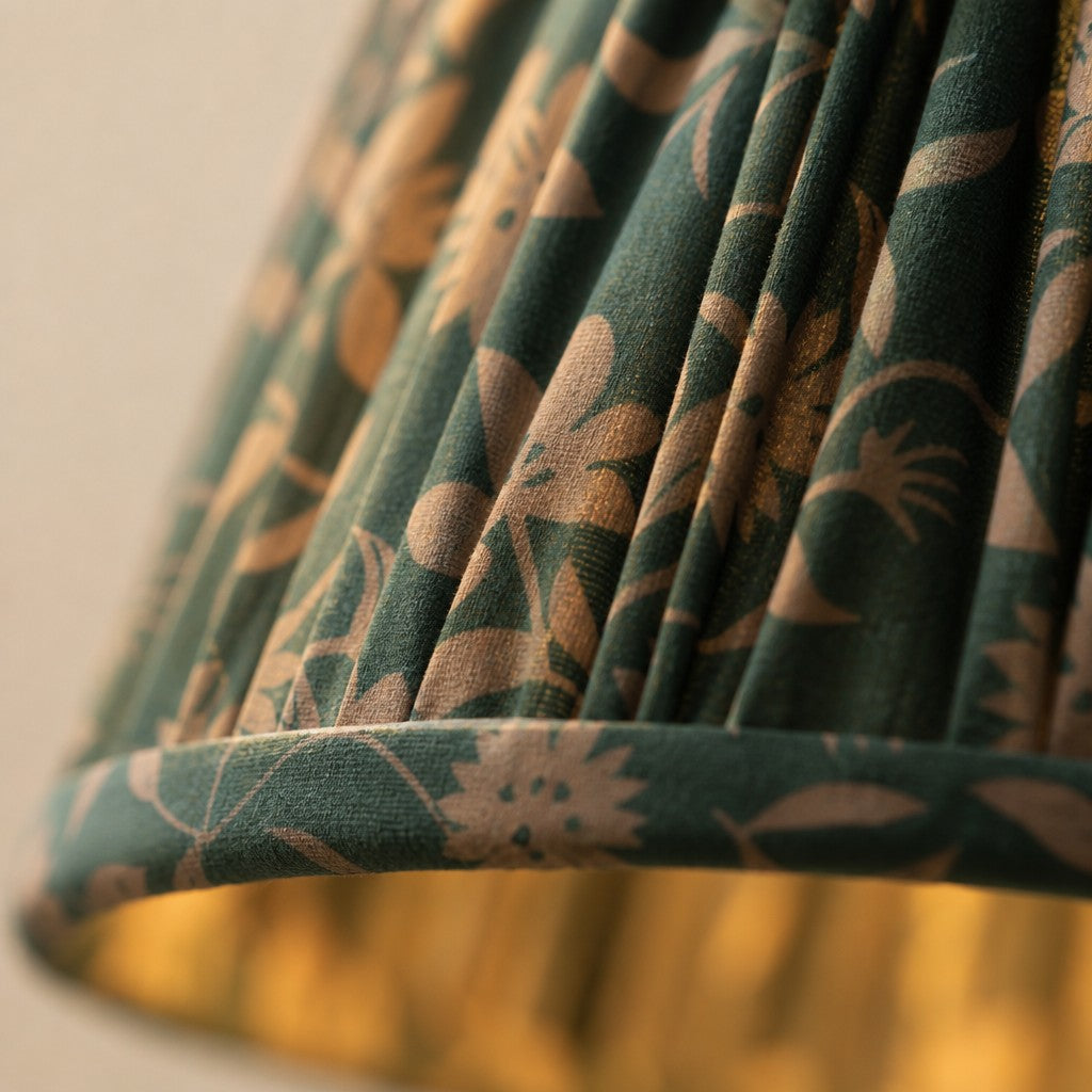 Solmire Zeitgenössische Wandleuchte – Maßgeschneiderte Stoff-Metall Wandlampe für Schlafzimmer und Flur