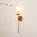 Cargar imagen en el visor de la Galería, Lámpara de pared Catina
