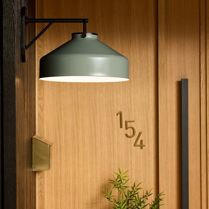 Aplique de pared minimalista para exterior Hanton: aplique industrial de metal mate para espacios modernos