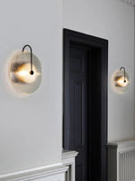 Bild in der Galerieansicht laden, Moderne Glas-Wandleuchte – Gerippte Glasleuchte mit Scheiben-Wandhalterung
