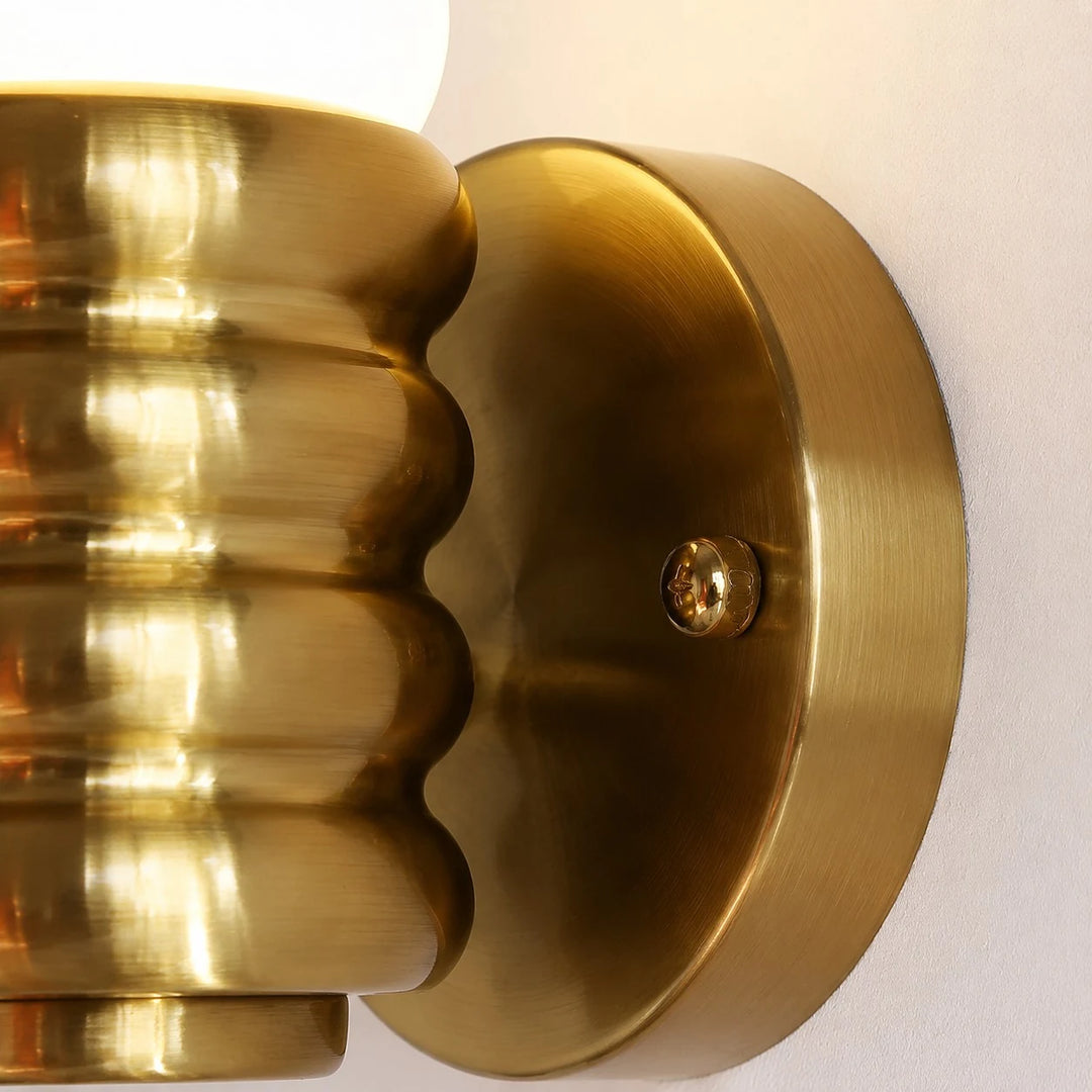 Round backplate and side screw detail