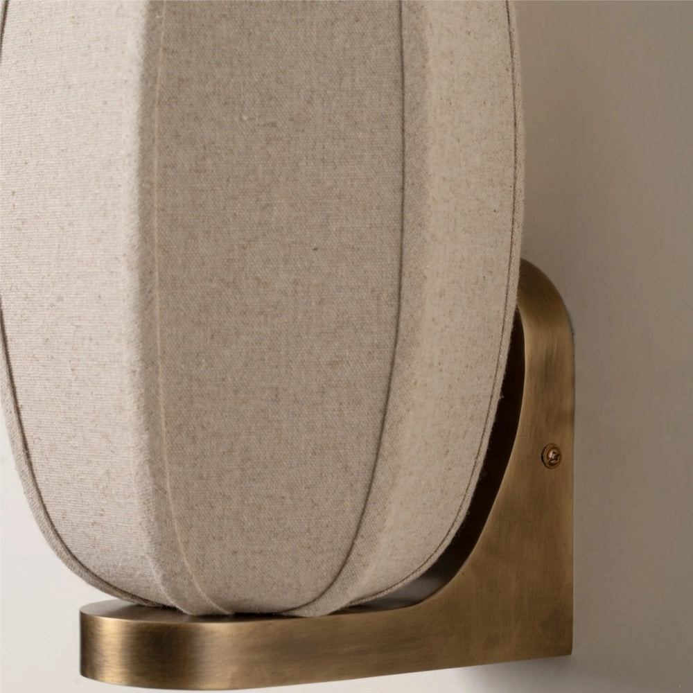 Loomis Moderne Art Deco Wandleuchte mit strukturiertem Stoffschirm für Schlafzimmer und Eingangsbereich