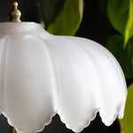 Charger l'image dans la visionneuse de galerie, Lampe de Table Élégante Aridia – Base Métallique Élégante et Abat-Jour en Verre pour Espaces Contemporains