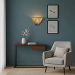 Bild in Gallery-Viewer laden, TF Art Deco Tiffany Glas Wandlampe – Handgefertigte geometrische Leuchte für Flure und Wohnbereiche