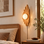 Bild in Gallery-Viewer laden, Wabi-Sabi-Wandleuchte aus Naturholz