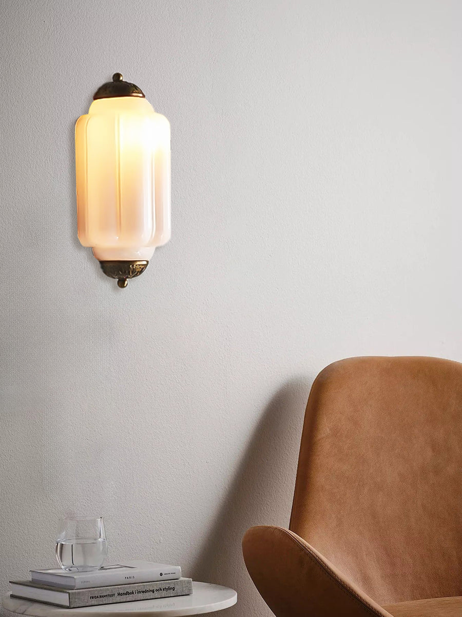 Aplique de pared Eloise vintage de cristal lechoso para mesita de noche y pasillo 