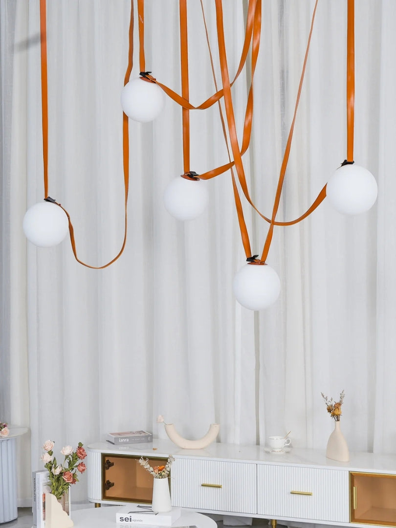 Suspension modulaire au design sculptural en forme de ceinture