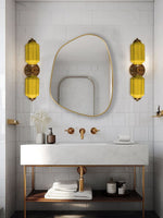 Cargar imagen en el visor de la Galería, Aplique de pared horizontal Eloise de cristal vintage americano con forma de farol
