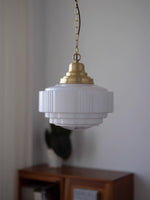 Bild in der Galerieansicht laden, Opalglas Pendelleuchte – Vintage Milchglas Pendelleuchte im Art Deco Stil
