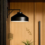 Cargar imagen en el visor de la Galería, Aplique de pared minimalista para exterior Hanton: aplique industrial de metal mate para espacios modernos
