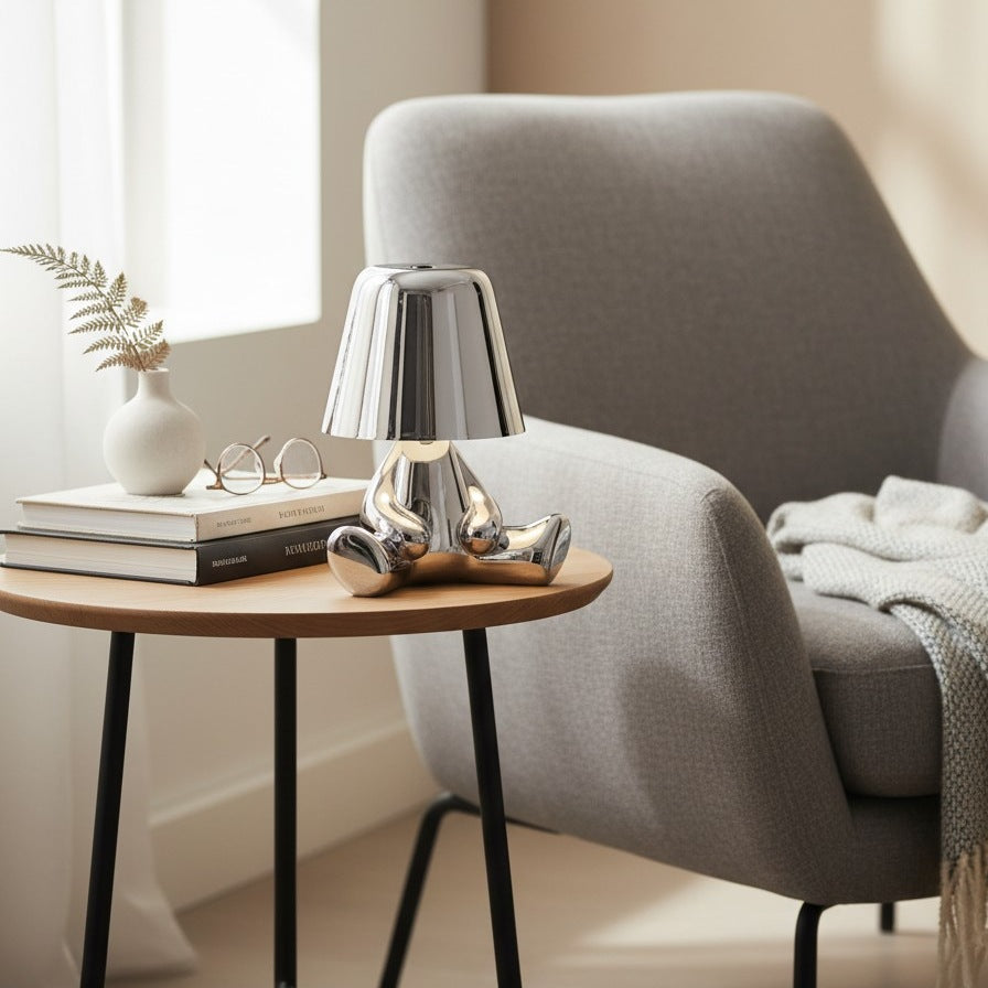 Aurabrova Wiederaufladbare Tischlampe in Menschenform – Moderne Aluminiumlampe für das Wohnzimmer