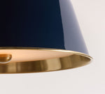 Cargar imagen en el visor de la Galería, Lámpara colgante de campana de metal Forvara: elegante lámpara colgante individual para isla
