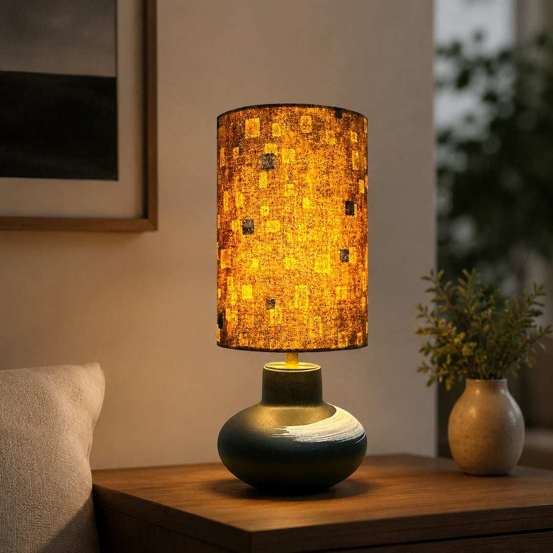 Lampe de table en céramique faite à la main avec abat-jour en tissu moucheté