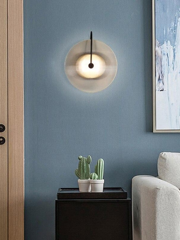 Moderne Glas-Wandleuchte – Gerippte Glasleuchte mit Scheiben-Wandhalterung
