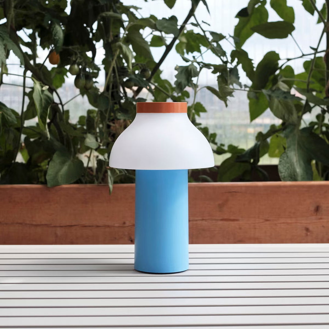 Moderne tragbare Tischlampe – minimalistisches, wiederaufladbares Licht für Innen- und Außenbereich