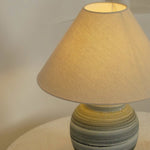 Charger l'image dans la visionneuse de galerie, Lampe de table minimaliste en métal et céramique Ceravine - Design nordique pour chevet et salon