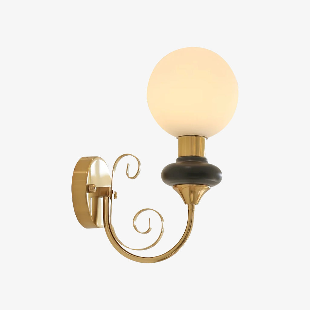 Applique murale verticale en métal sculptural Radiara – applique murale sculpturale moderne pour salon et couloir