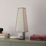 Charger l'image dans la visionneuse de galerie, Lampe de table géométrique moderne en métal – Abat-jour en parchemin pour éclairage de table de nuit