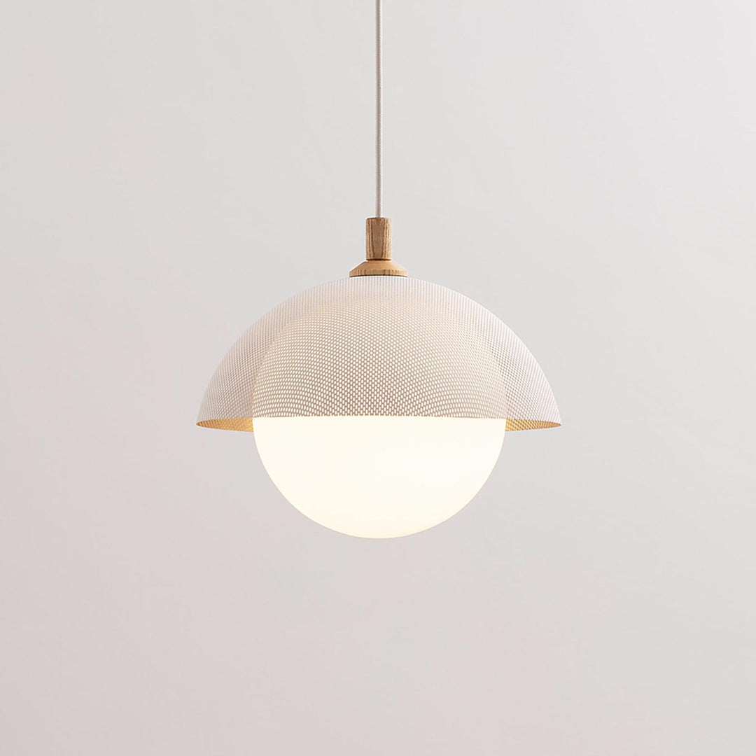 Lampe suspendue perforée en forme de dôme