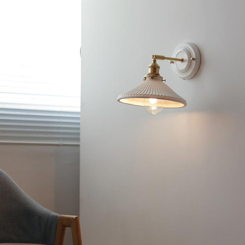 Lámpara de pared vintage de cerámica japonesa de latón con una luz