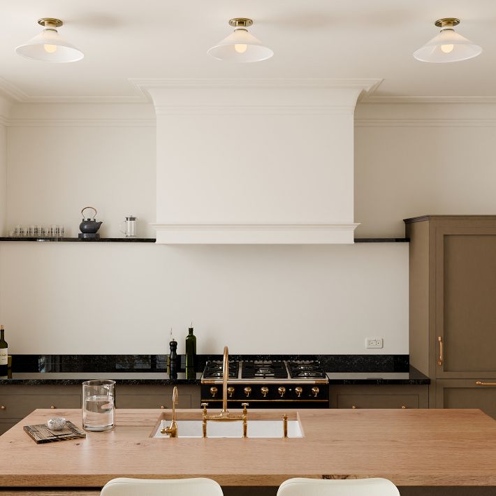 Aurenza Flush Mount: Lámpara de techo rústica con un diseño sencillo y elegante