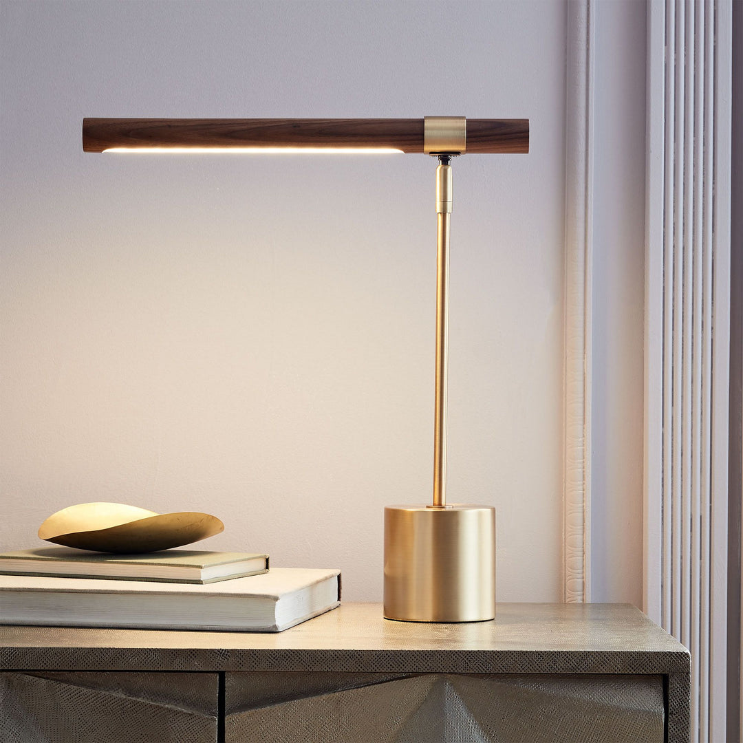 Lámpara de mesa LED de madera lineal moderna Moss: giratoria y ajustable, carga USB