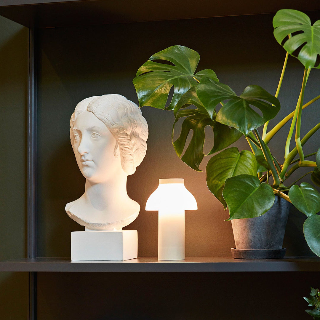 Moderne tragbare Tischlampe – minimalistisches, wiederaufladbares Licht für Innen- und Außenbereich