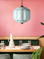 Bild in der Galerieansicht laden, Amerikanisches Vintage Cream Glass Shade Shaped Eloise Kronleuchter
