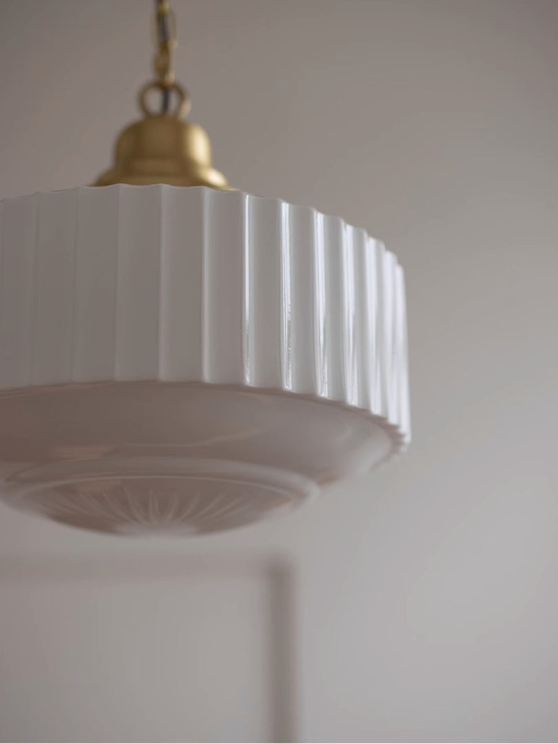 Opalglas Pendelleuchte – Vintage Milchglas Pendelleuchte im Art Deco Stil