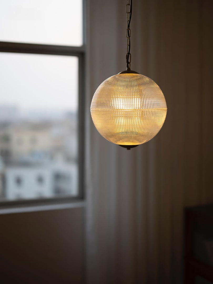 Globus Rippenglas Pendelleuchte – Vintage Globus Deckenleuchte mit schlankem modernem Aussehen