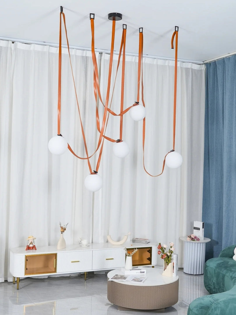 Suspension modulaire au design sculptural en forme de ceinture